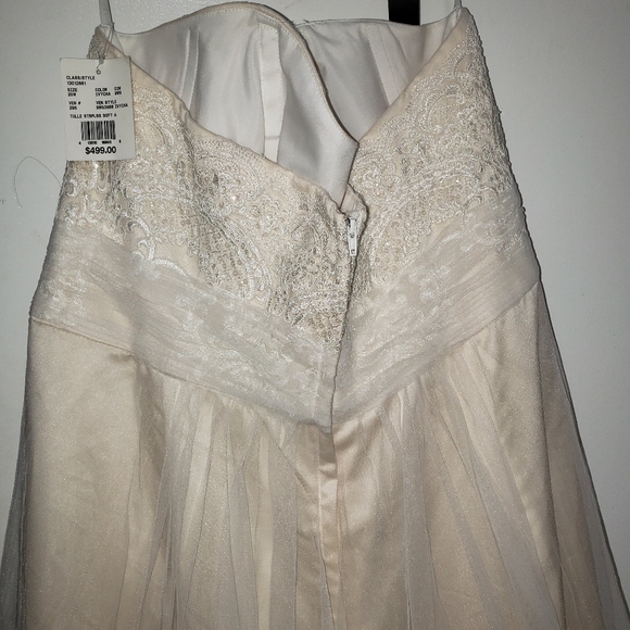 Wedding dress - Picture 8 of 8